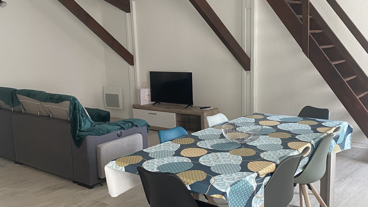 Photo of Others in Rives