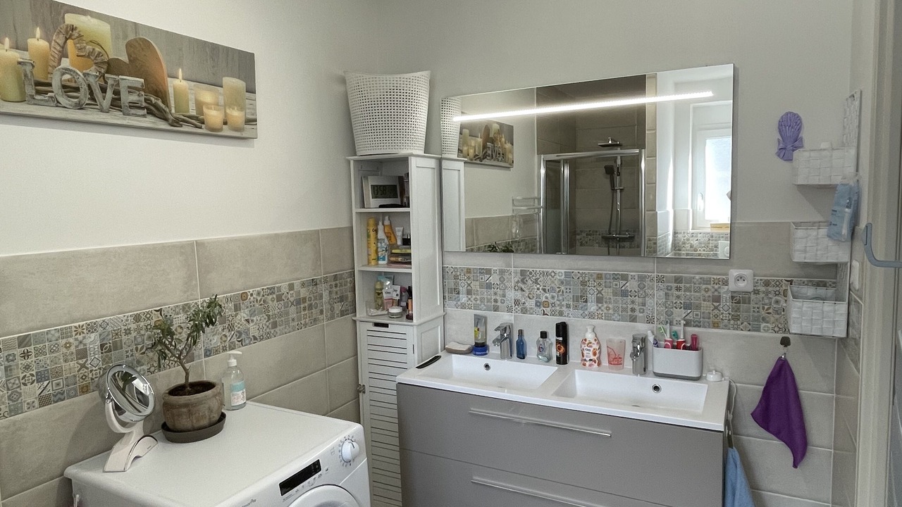 Photo of Bathroom in Meounes-les-Montrieux