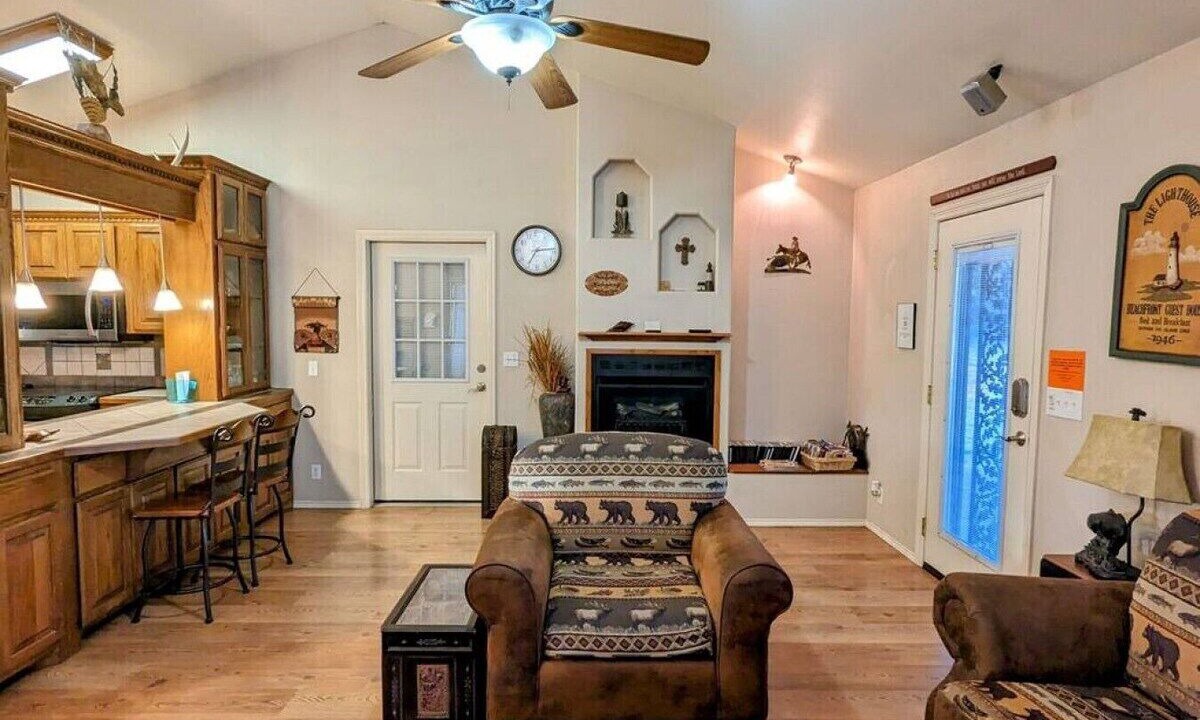 Photo of Livingroom in Davis