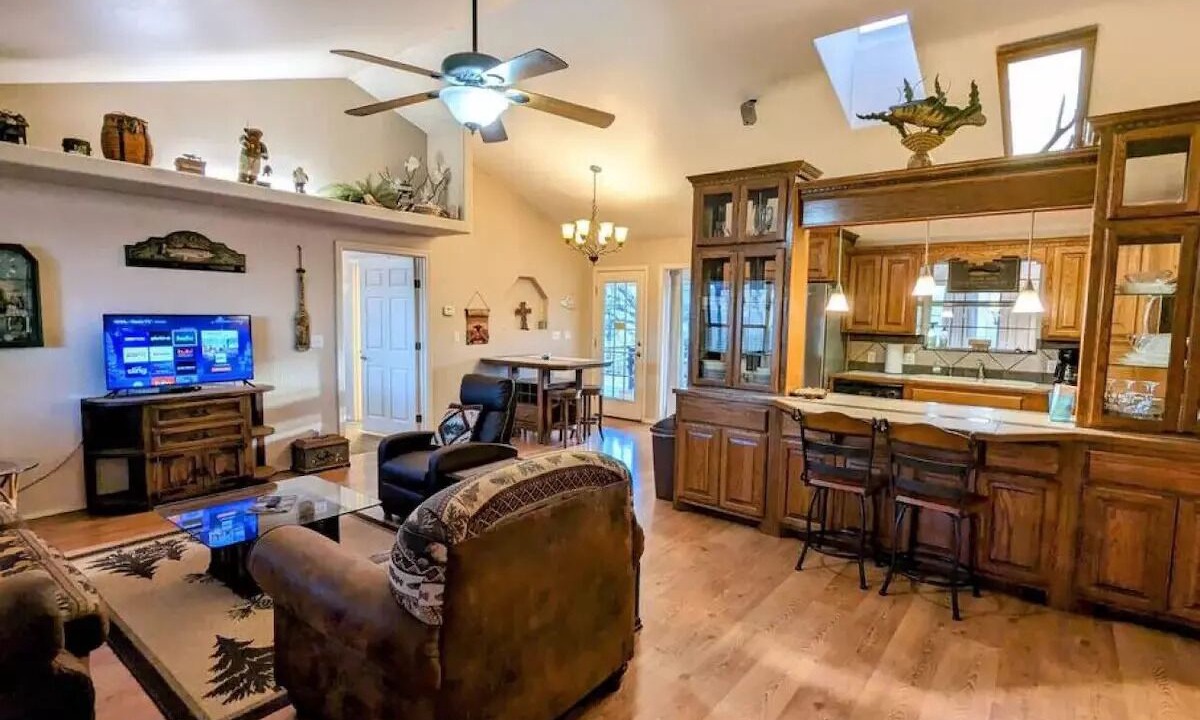 Photo of Livingroom in Davis
