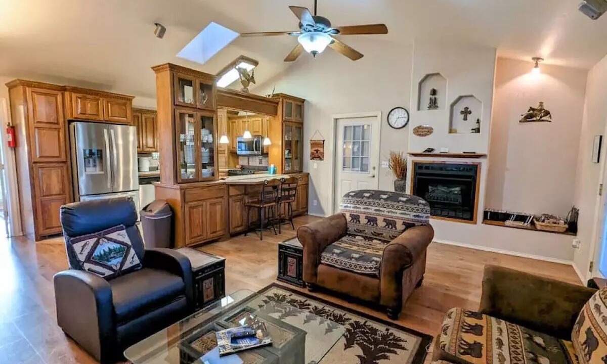 Photo of Livingroom in Davis