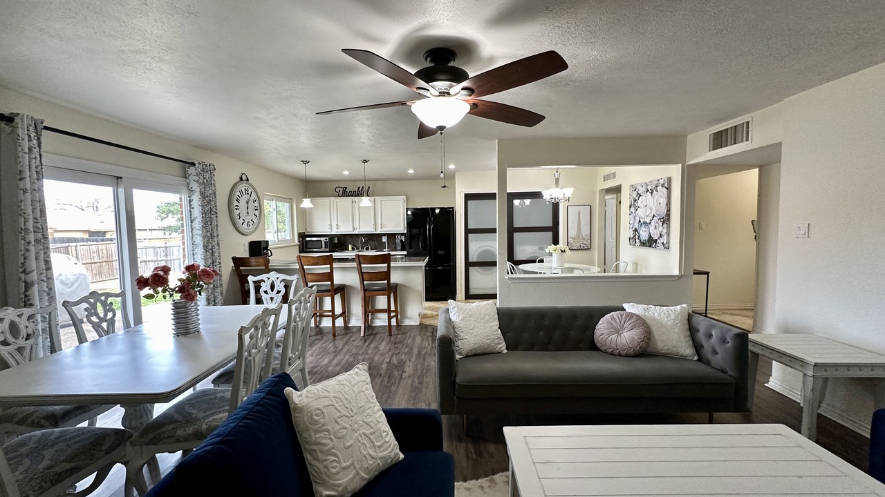 Photo of Livingroom in The Colony