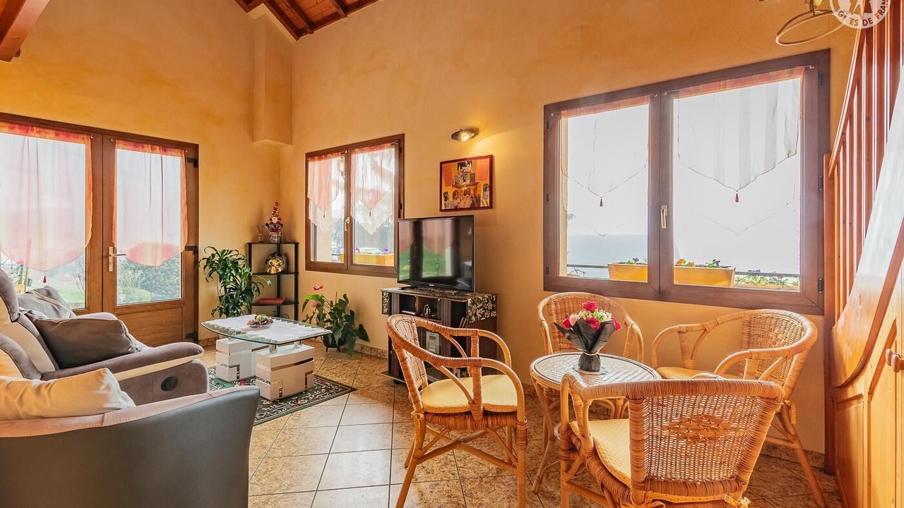 Photo of Livingroom in Yenne