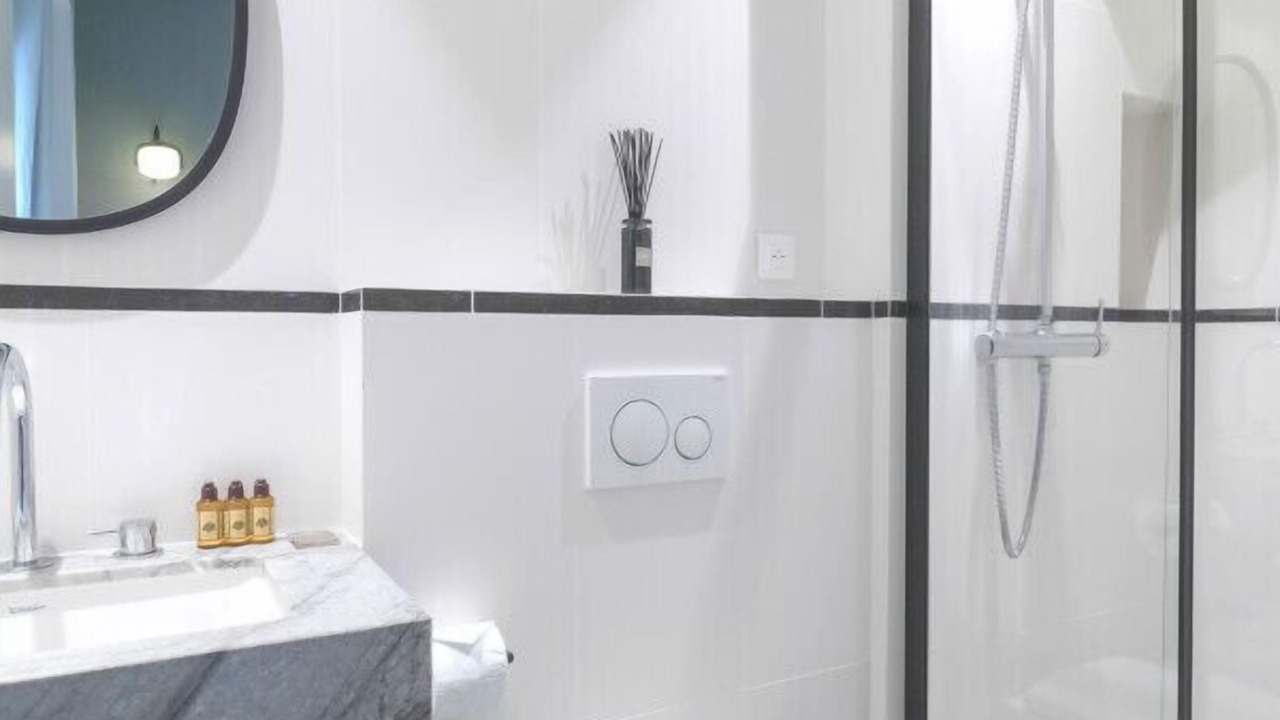 Photo of Bathroom in 8th Arrondissement