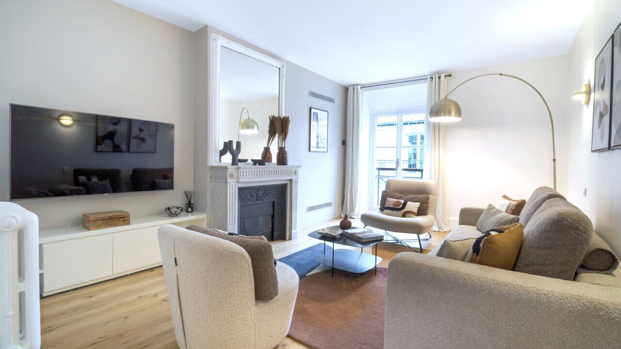 Photo of Livingroom in 8th Arrondissement