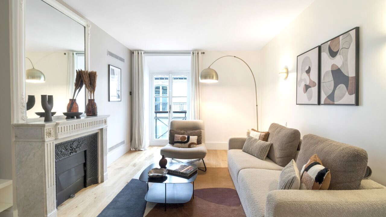 Photo of Livingroom in 8th Arrondissement