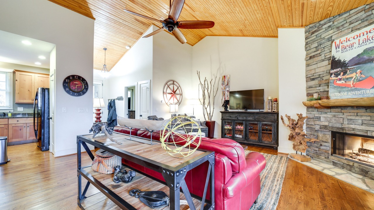 Photo of Livingroom in Bear Lake Reserve
