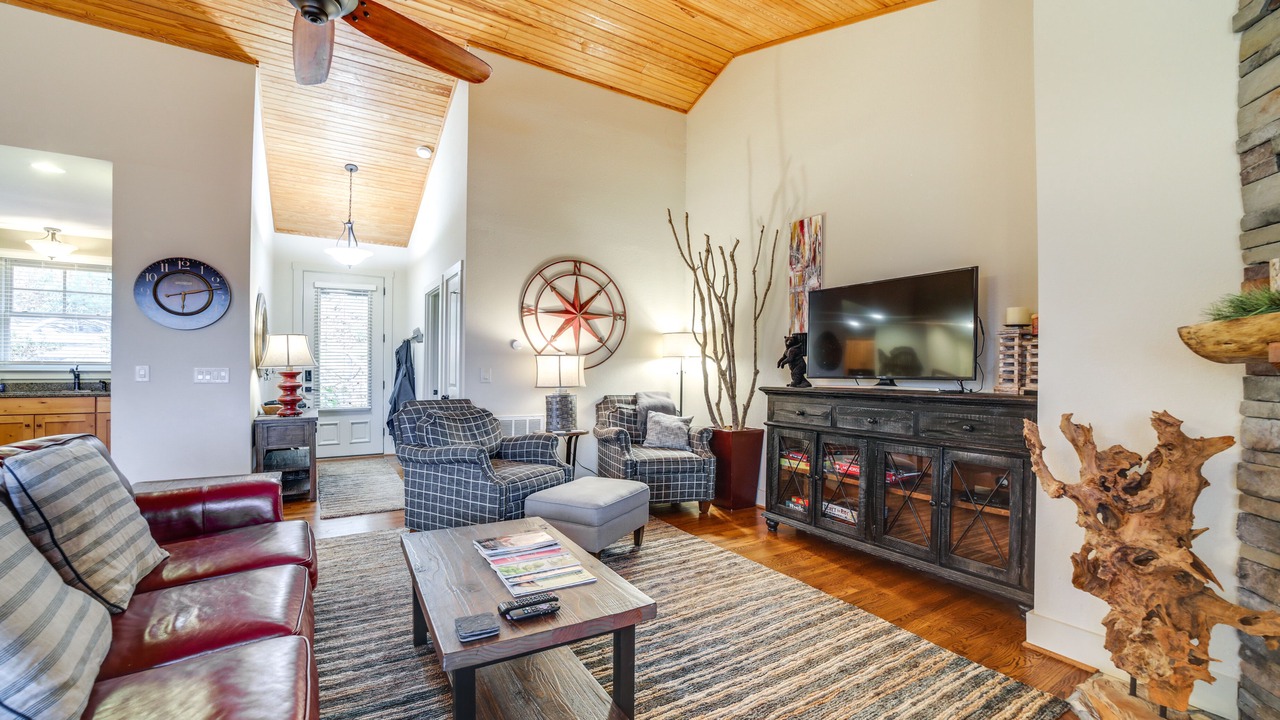 Photo of Livingroom in Bear Lake Reserve