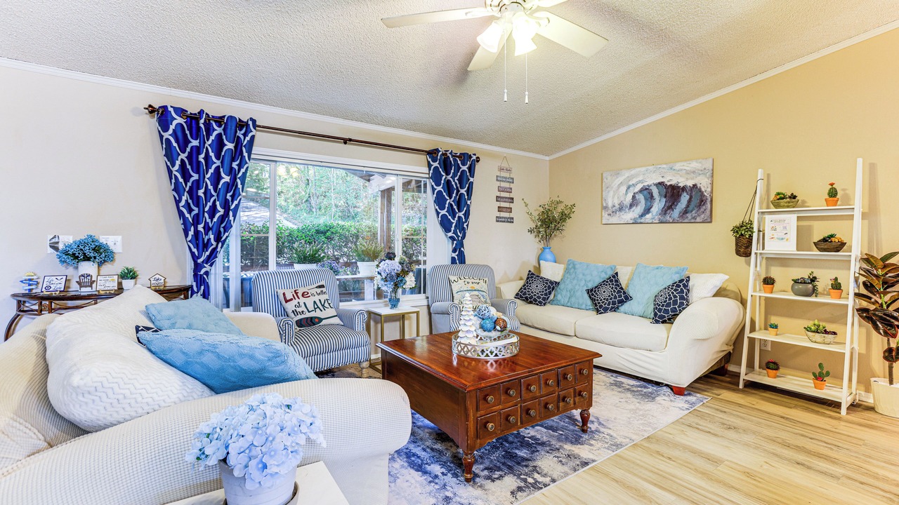 Photo of Livingroom in Oakhurst