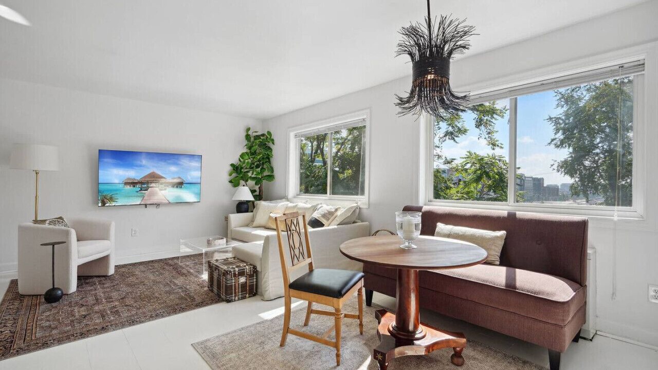 Photo of Livingroom in Aurora Highlands