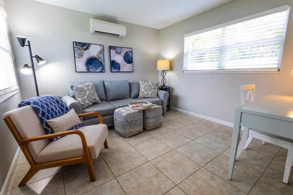 Photo of Livingroom in East Central Boulevard