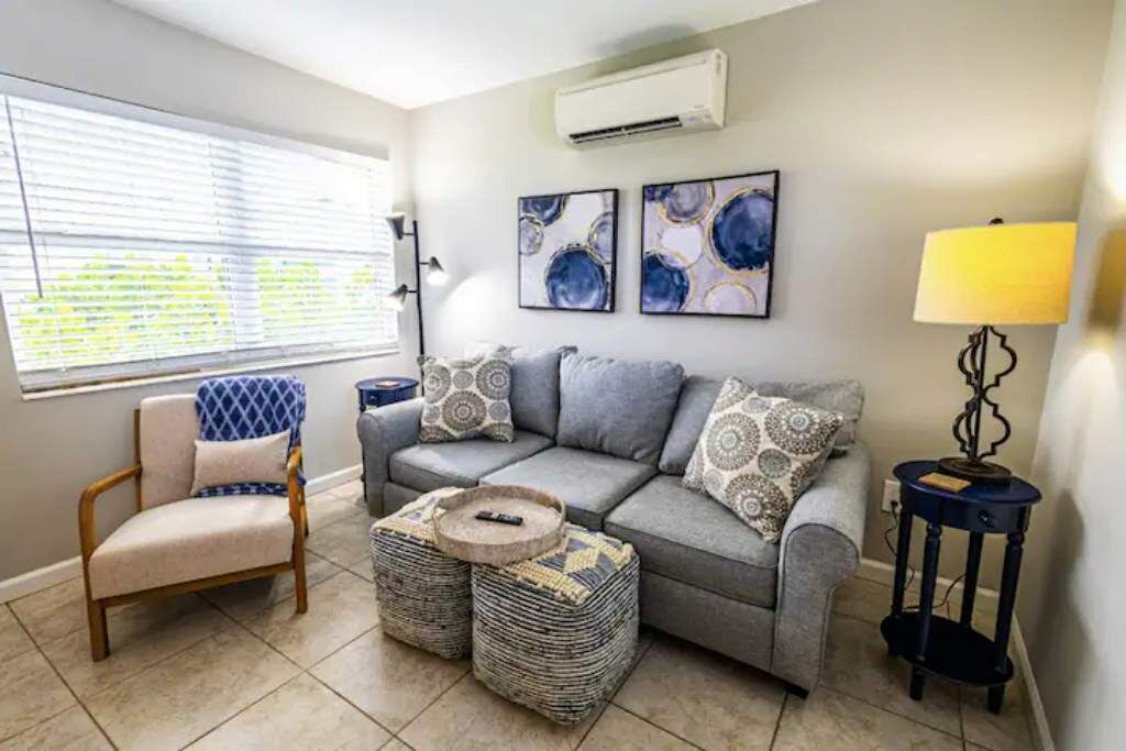 Photo of Livingroom in East Central Boulevard