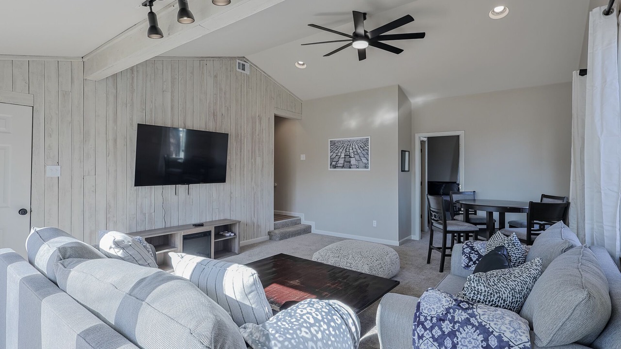 Photo of Livingroom in Airport Township