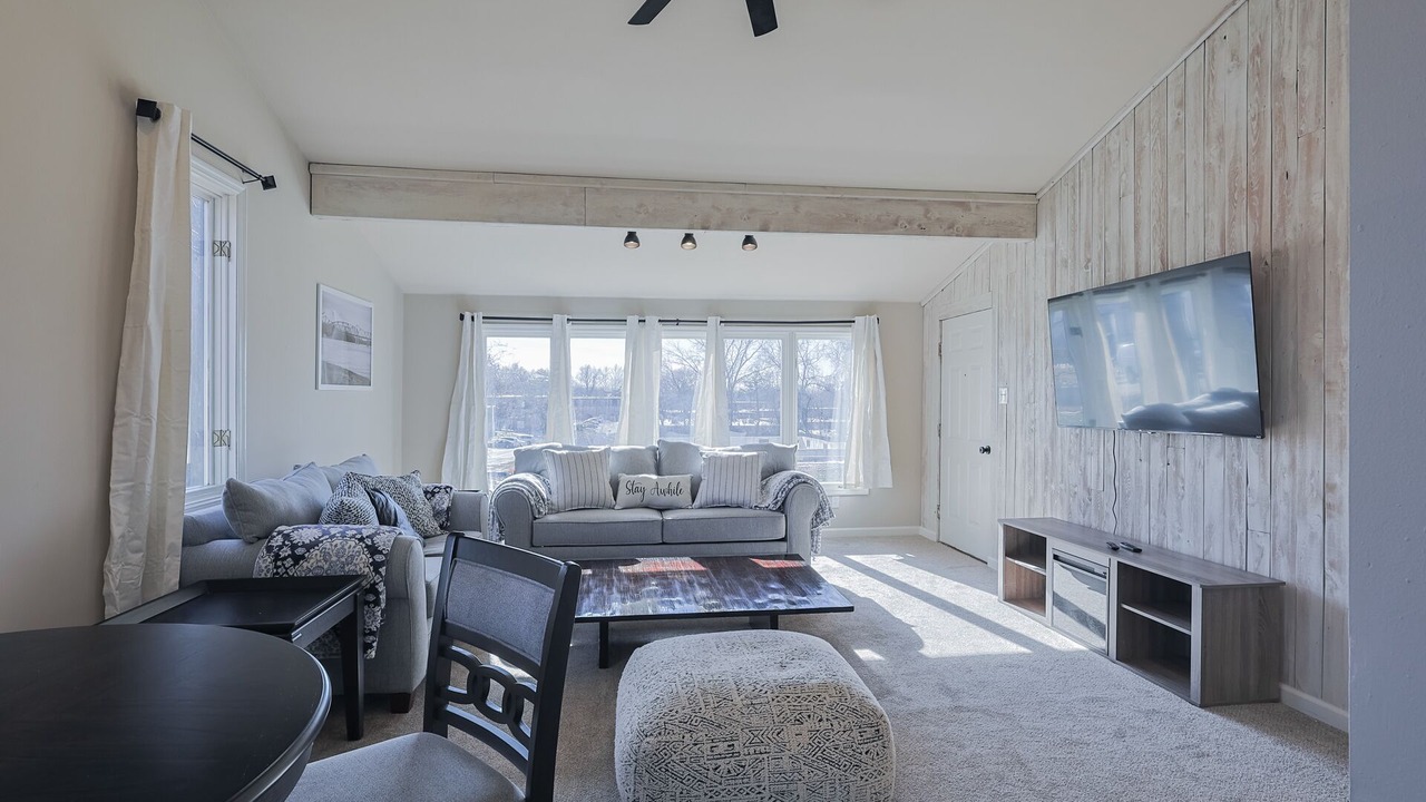 Photo of Livingroom in Airport Township