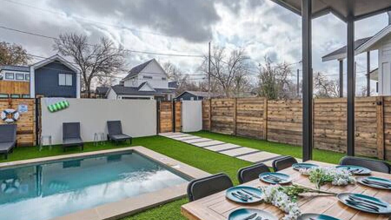 Photo of Outdoor in Chestnut