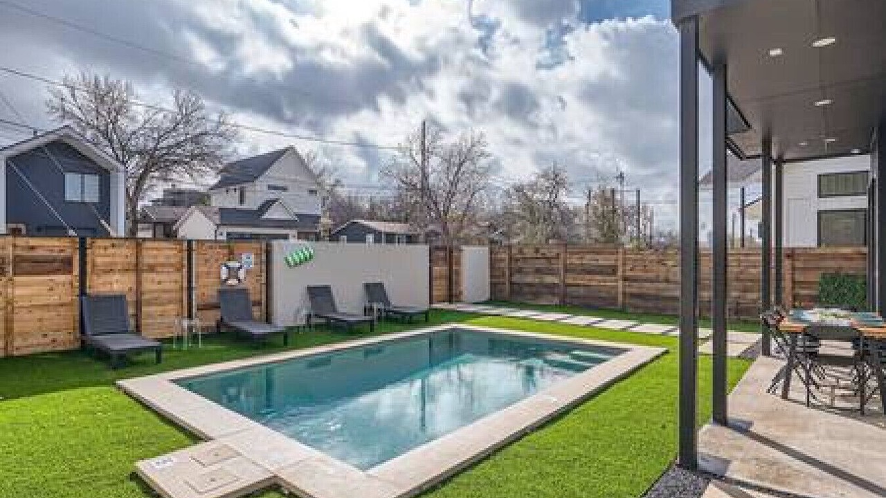 Photo of Outdoor in Chestnut