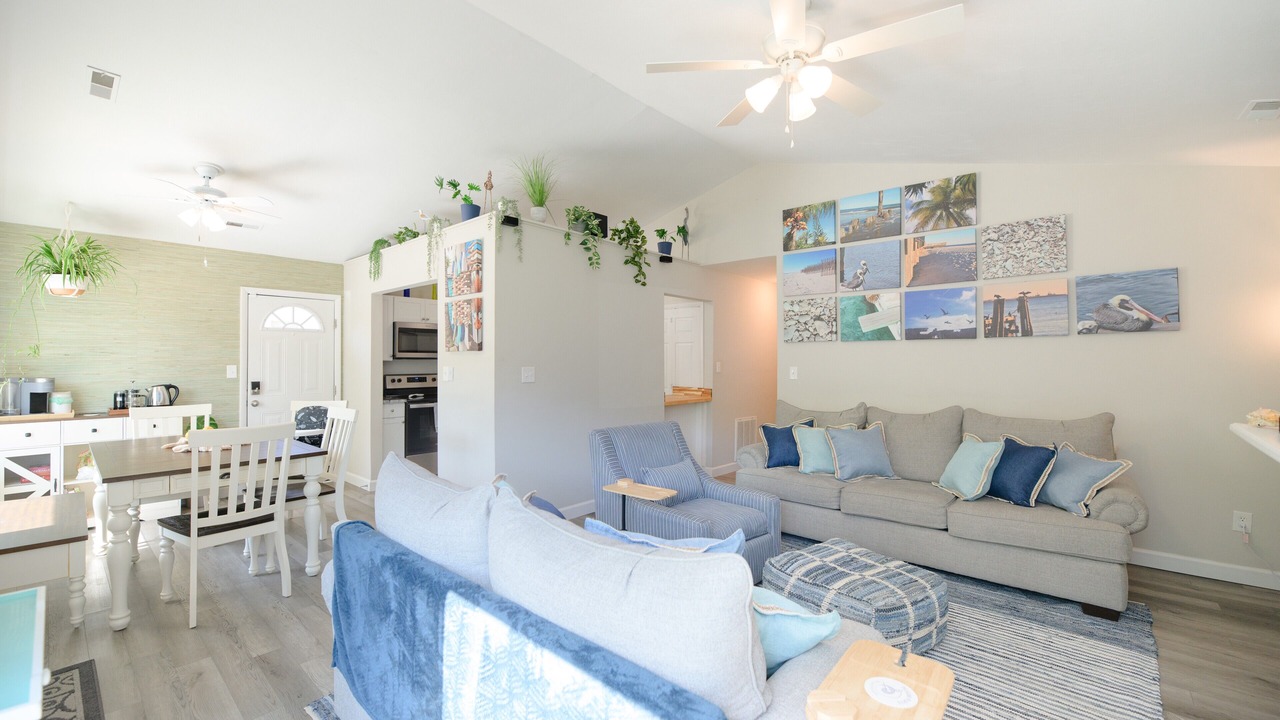 Photo of Livingroom in Buckroe Beach