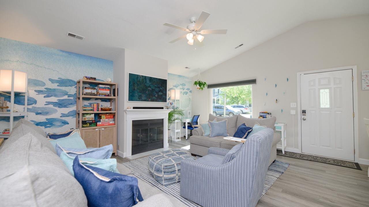 Photo of Livingroom in Buckroe Beach
