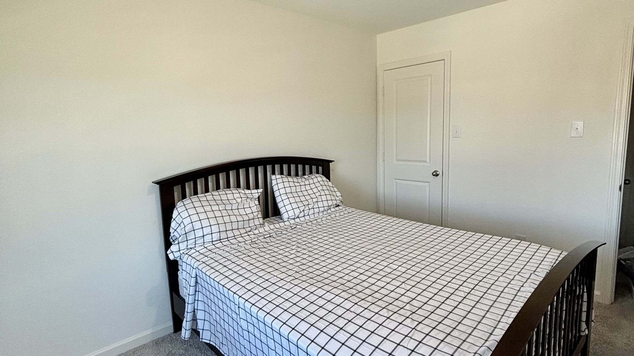 Photo of Bedroom in Glenn Heights