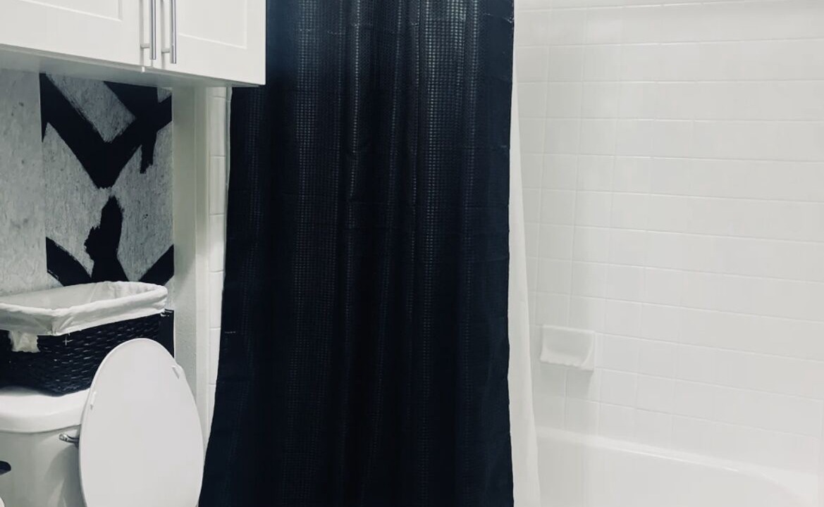 Photo of Bathroom in Legacy Town Center North