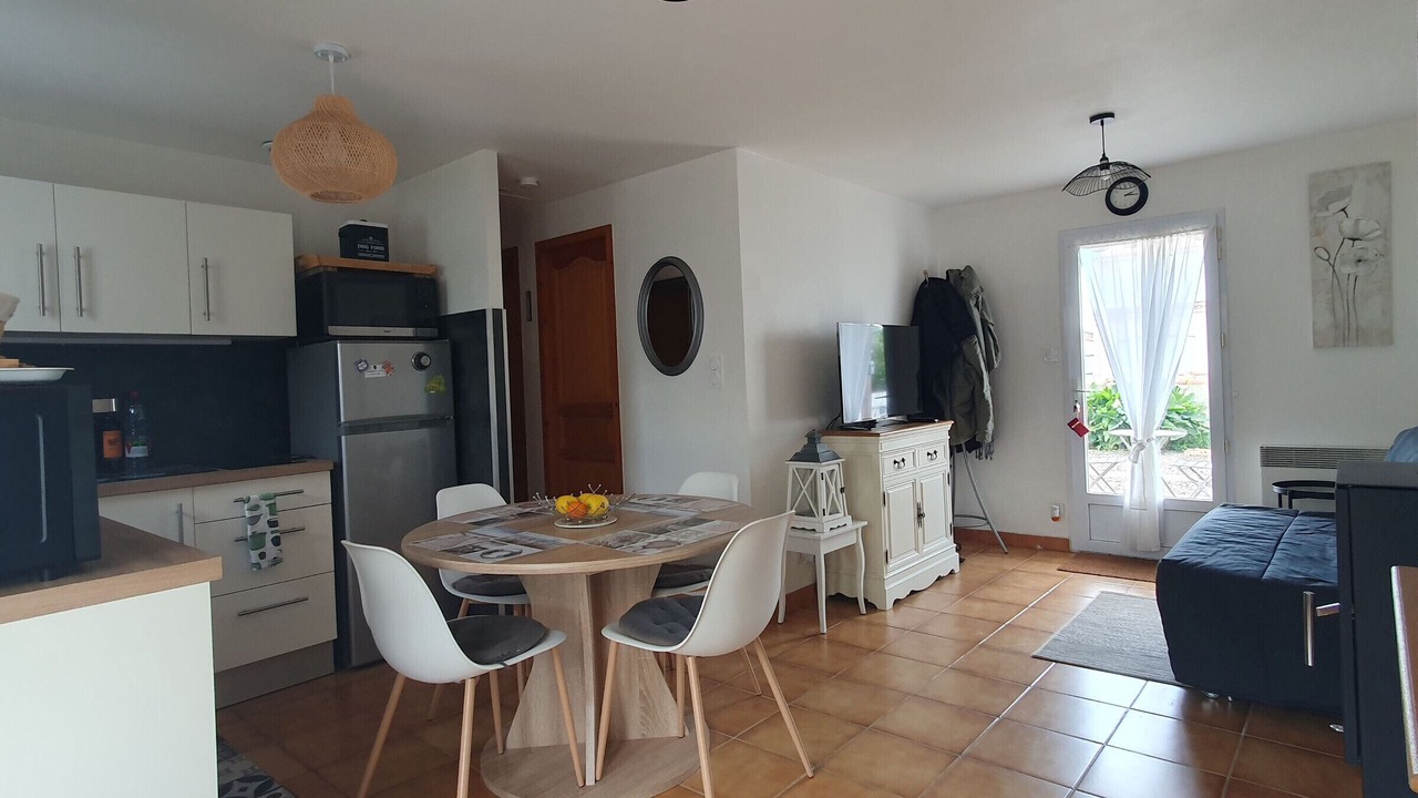 Photo of Others in Grues