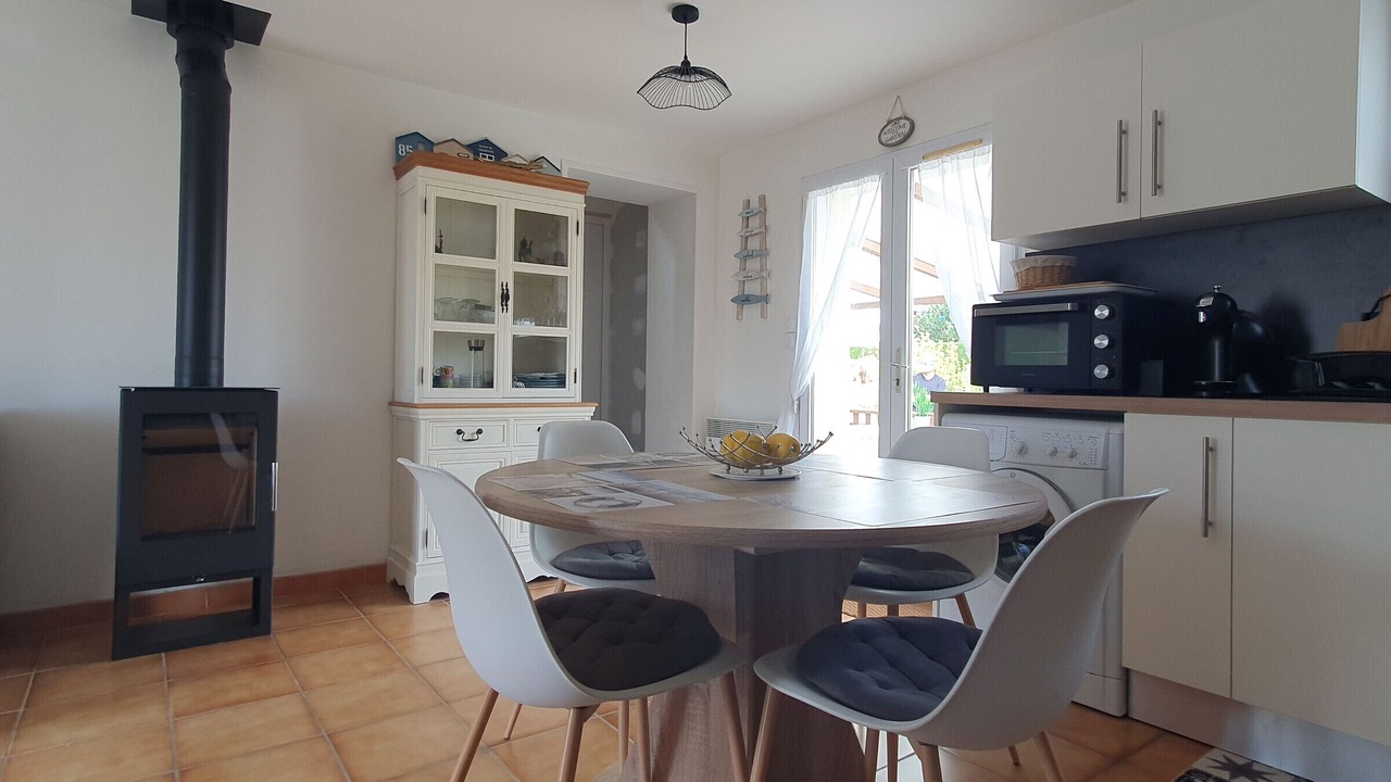 Photo of Others in Grues