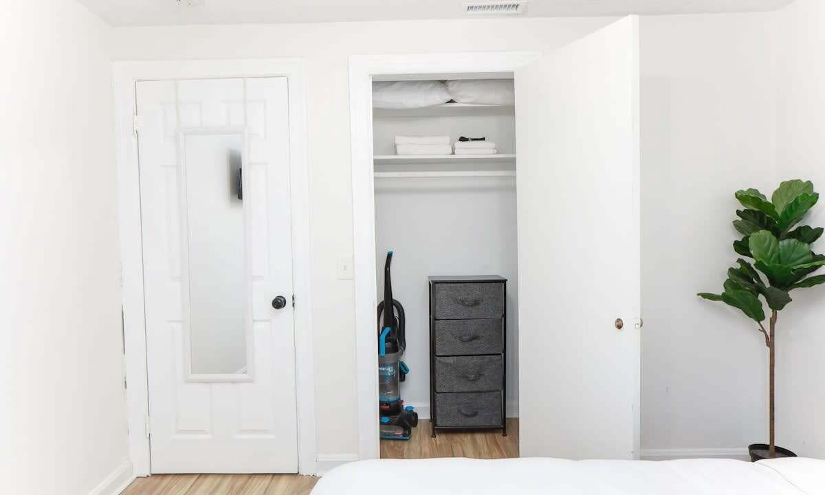 Photo of Bedroom in Willoughby Spit