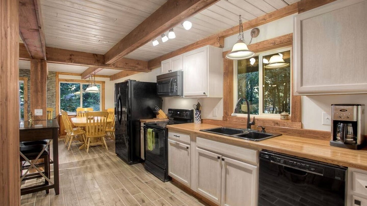 Photo of Others in Gold Bar