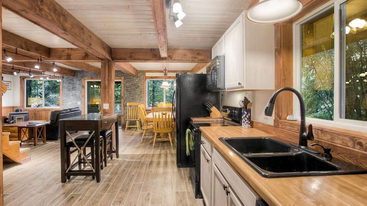 Photo of Others in Gold Bar