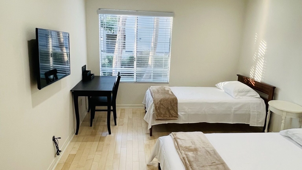 Photo of Bedroom in Warner Center