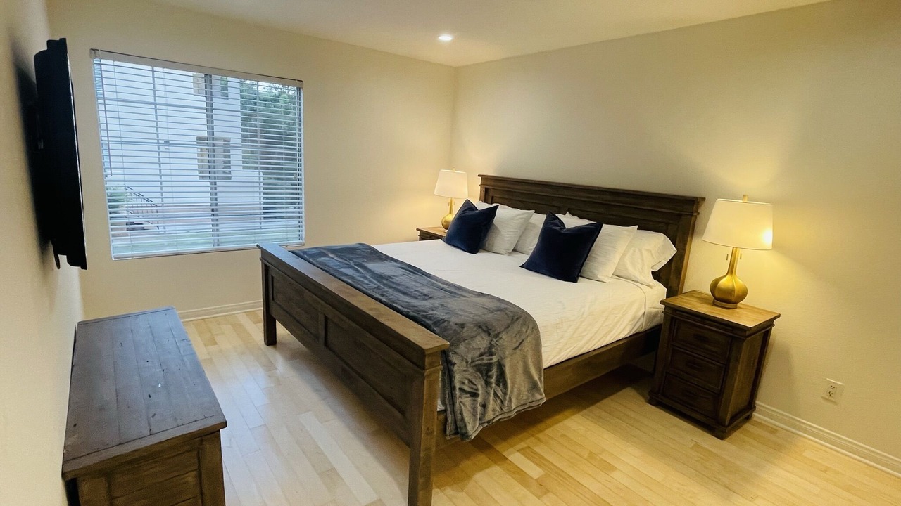 Photo of Bedroom in Warner Center