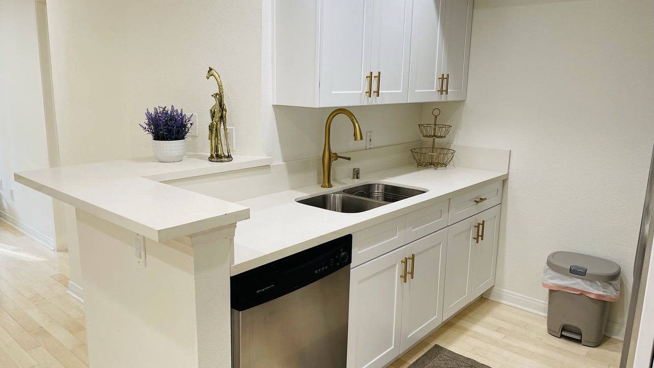 Photo of Kitchen in Warner Center