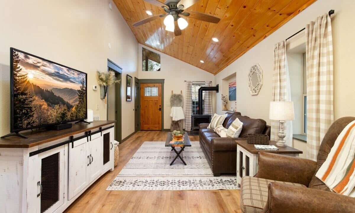 Photo of Bedroom in Pittman Center