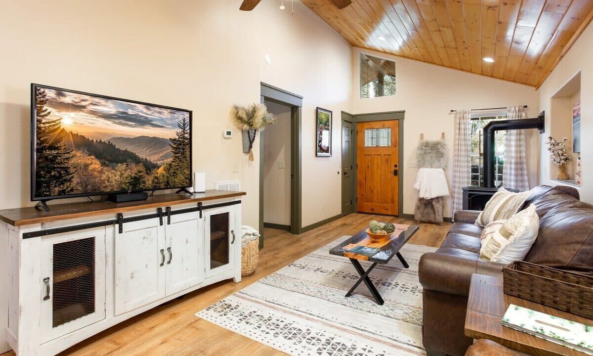 Photo of Bedroom in Pittman Center