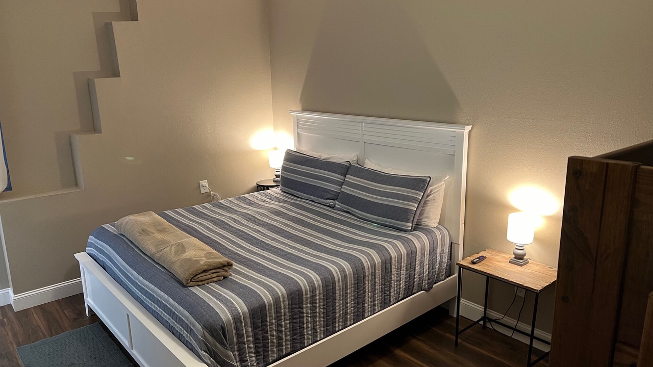 Photo of Bedroom in Lakeside Estates