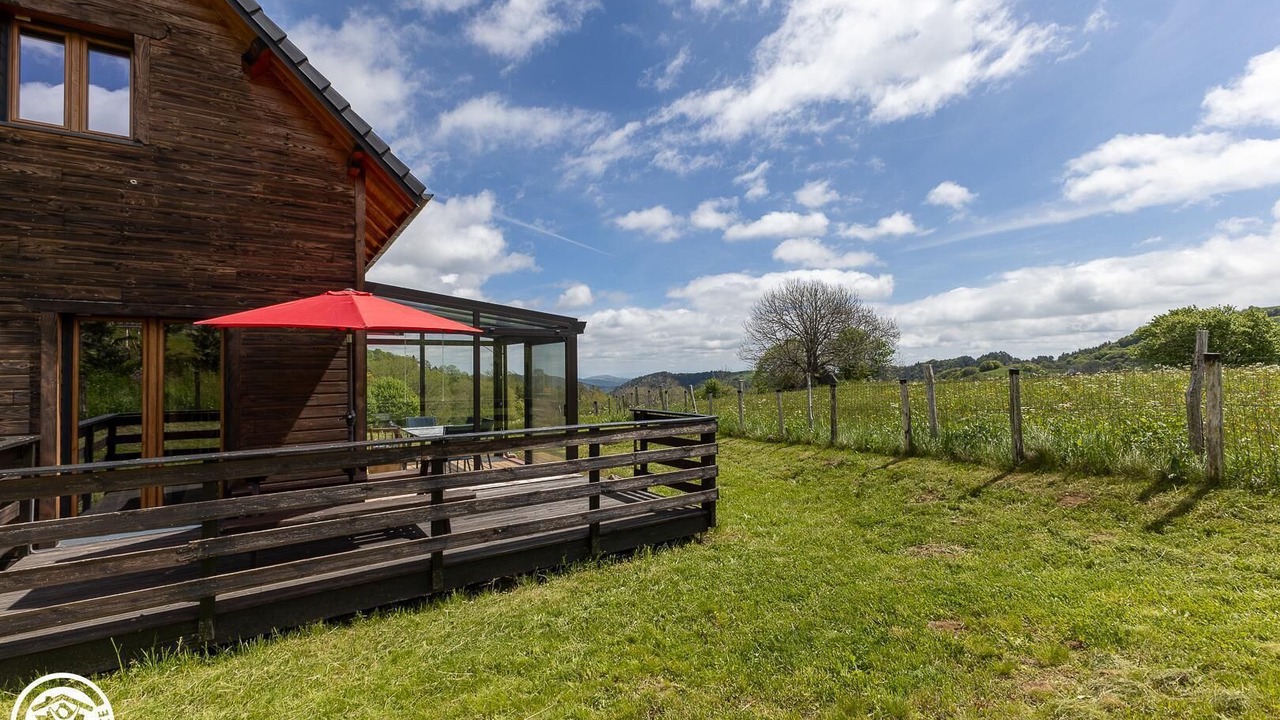 Photo of Patio Balcony in Chambon-sur-Lac