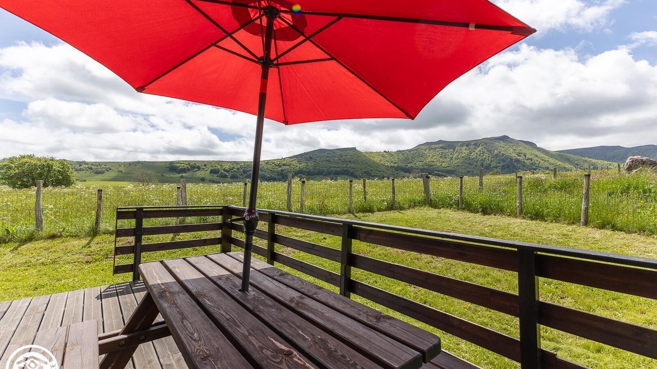 Photo of Patio Balcony in Chambon-sur-Lac