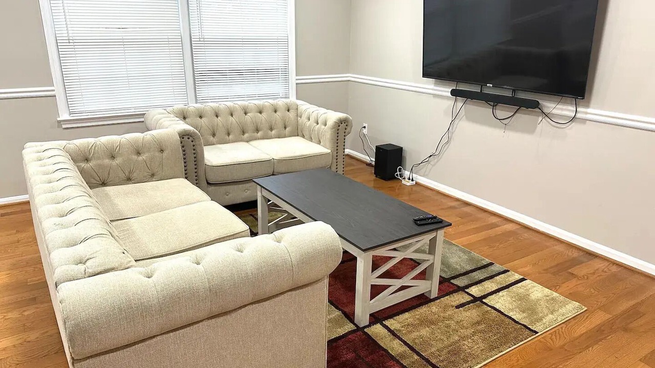 Photo of Livingroom in Oakton