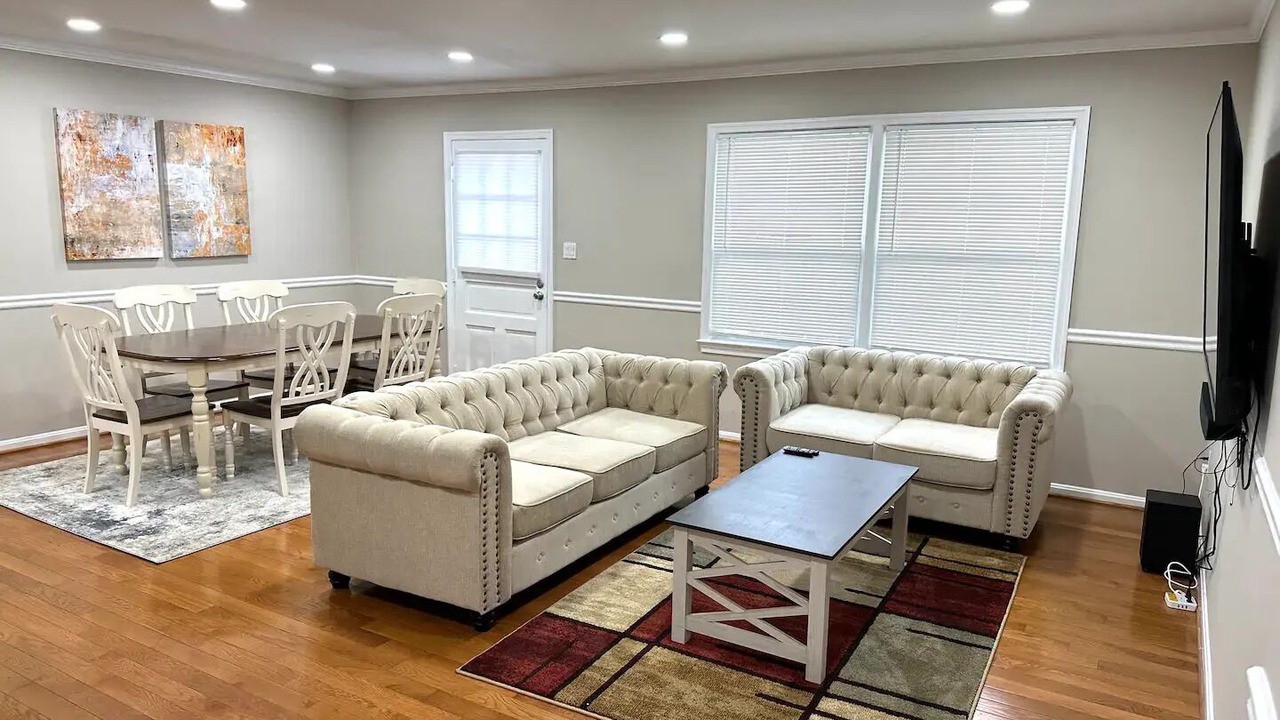Photo of Livingroom in Oakton