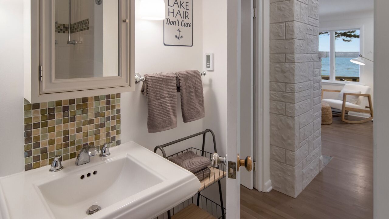 Photo of Bathroom in Maple City