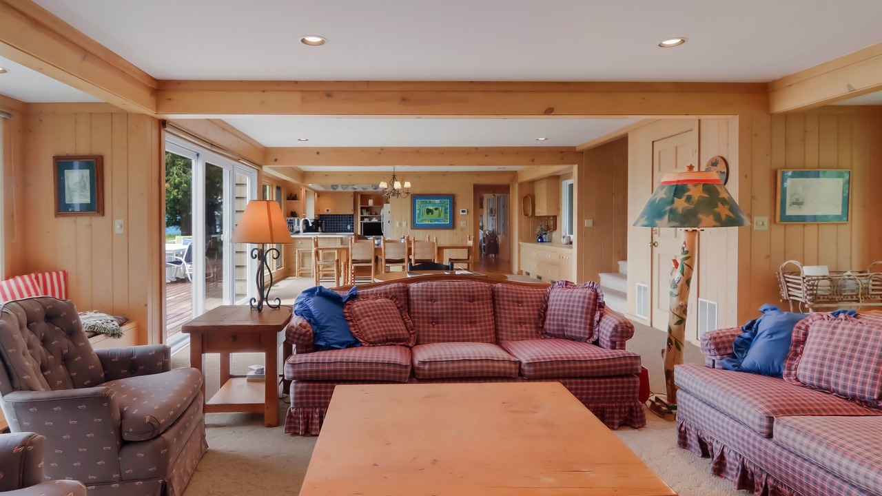 Photo of Livingroom in Maple City