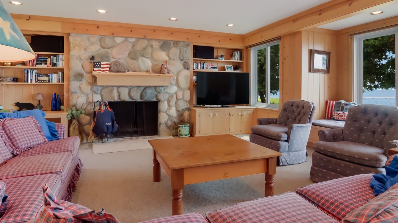 Photo of Livingroom in Maple City