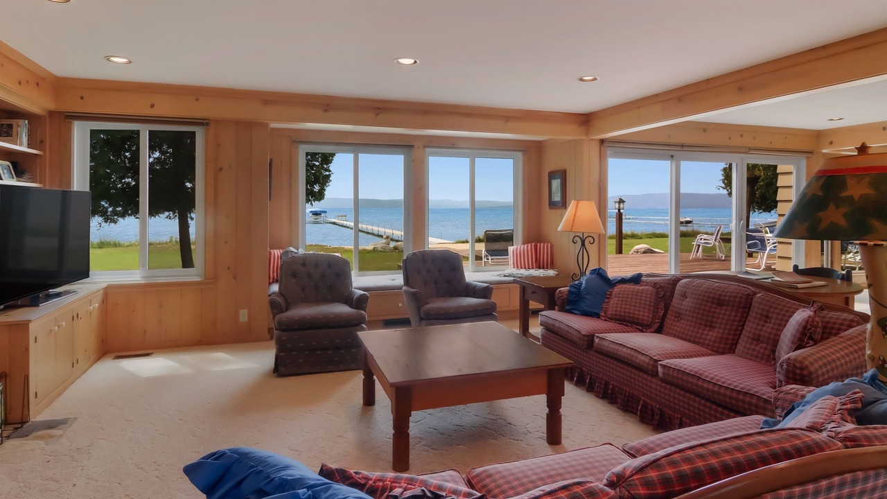 Photo of Livingroom in Maple City