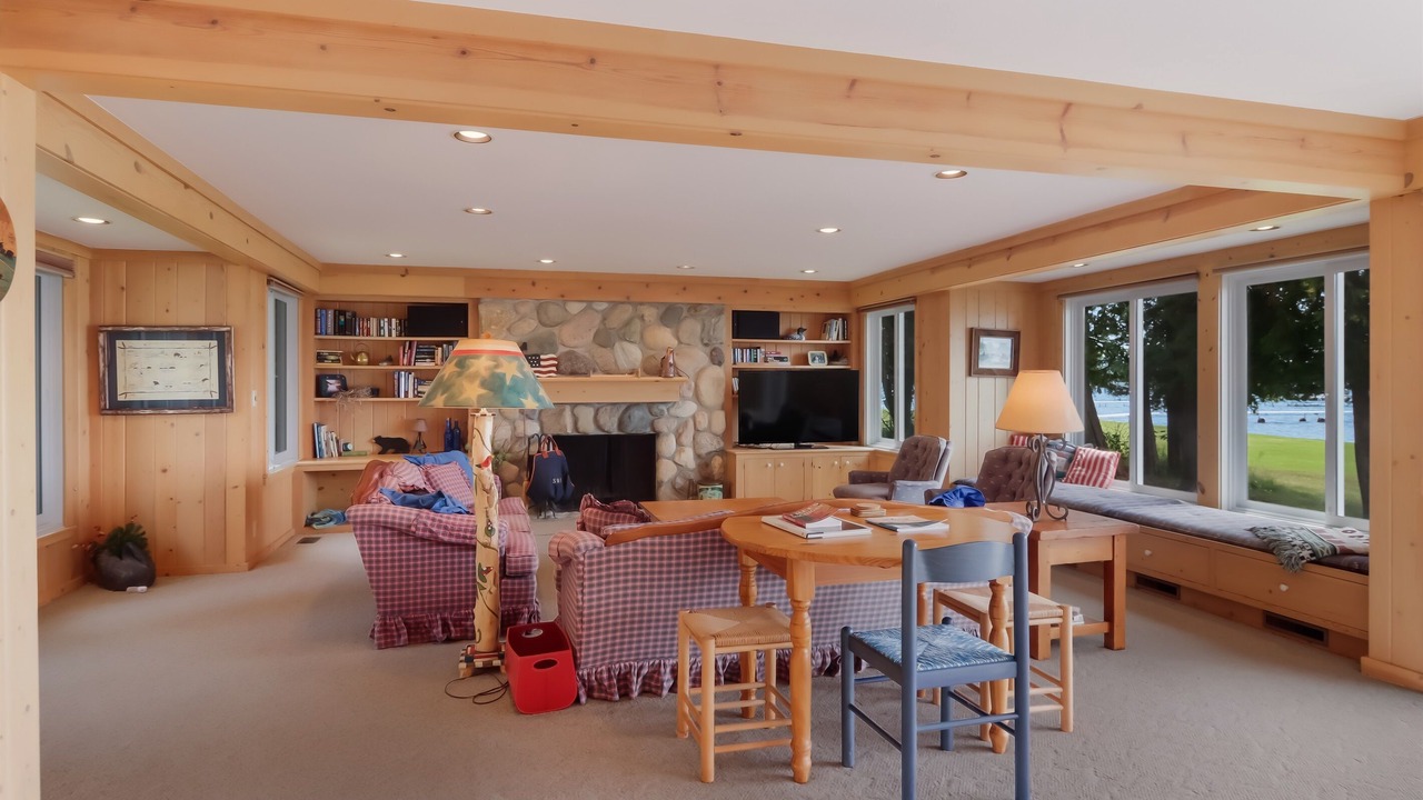 Photo of Livingroom in Maple City