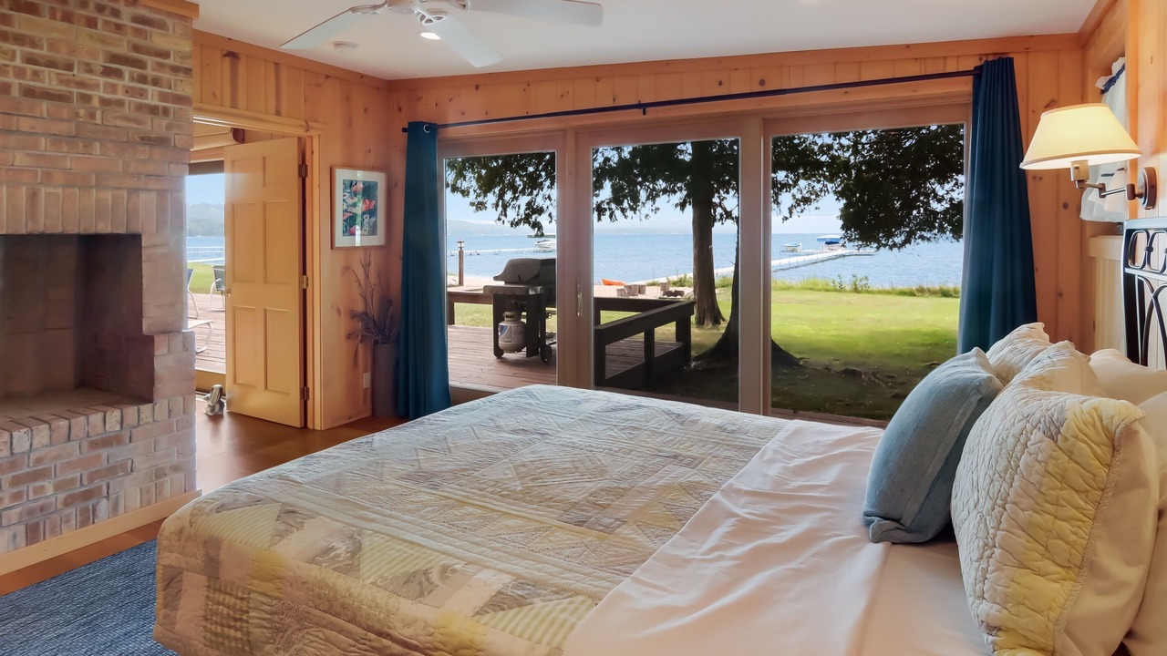 Photo of Bedroom in Maple City