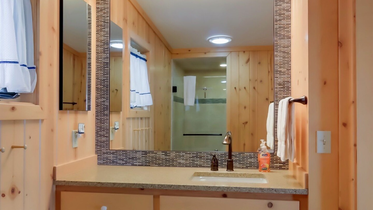 Photo of Bathroom in Maple City