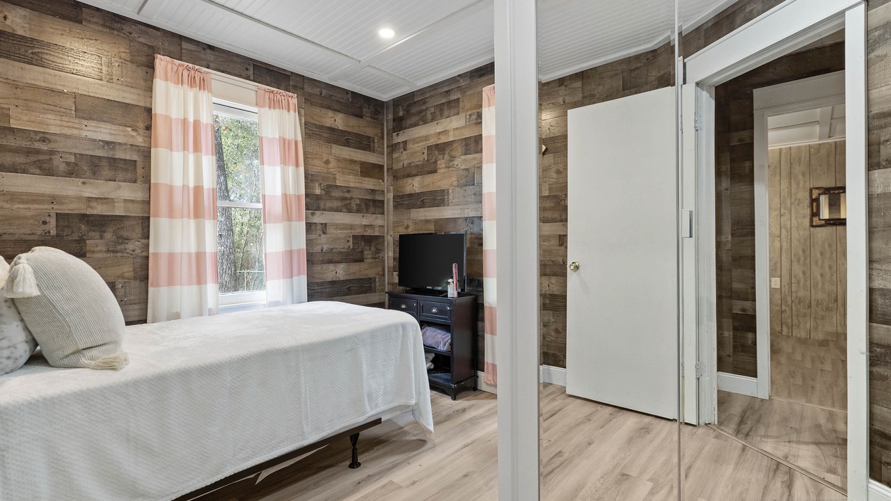 Photo of Bedroom in Quincy