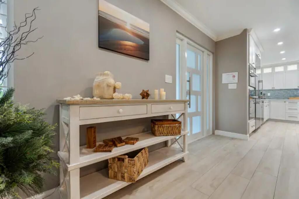 Photo of Others in Imperial Point