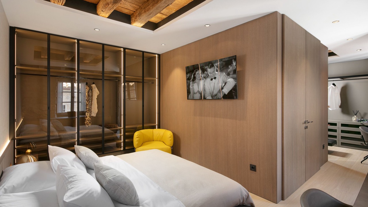 Photo of Bedroom in Pile