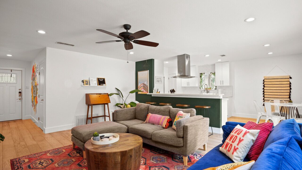 Photo of Livingroom in North Austin Civic Association
